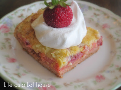 Strawberry ooey gooey Cake