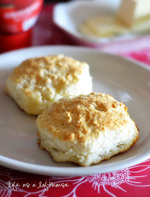 7-Up Biscuits are light, fluffy biscuits that only require four ingredients. Life-in-the-Lofthouse.com