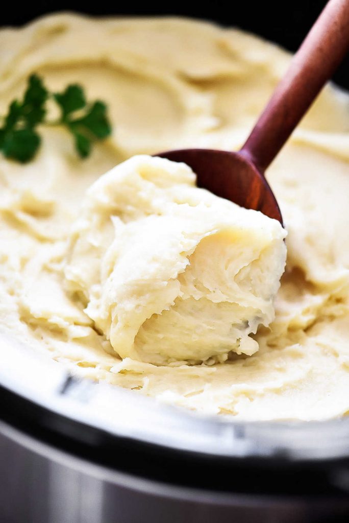 Creamy mashed potatoes cooked in the crock pot/ slow cooker. Life-in-the-Lofthouse.com