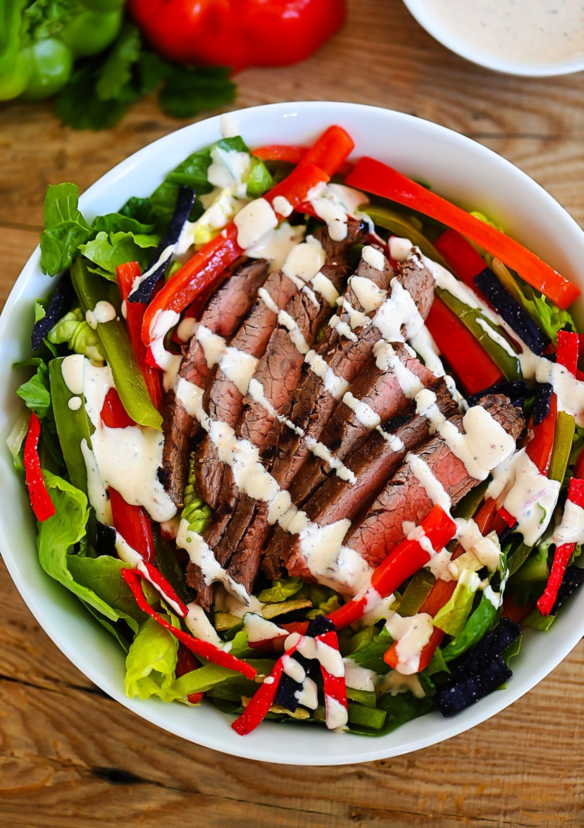 Fajita salad with steak