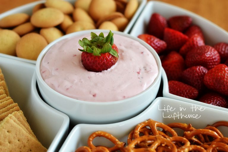 Skinny Strawberry Cheesecake Dip