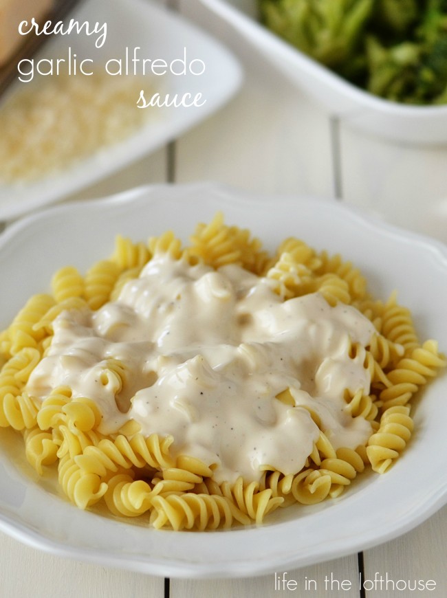 Creamy-Garlic-Alfredo-Sauce-LifeintheLofthouse