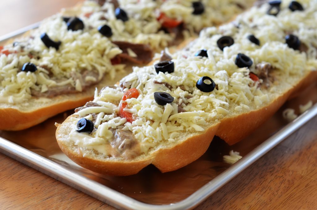 Think steak, cheese and bell peppers tossed in creamy Rag&ugrave;&reg; Cheese Creations Classic Alfredo Sauce baked on French bread make up this Italian cheese steak french bread pizza. Life-in-the-Lofthouse.com