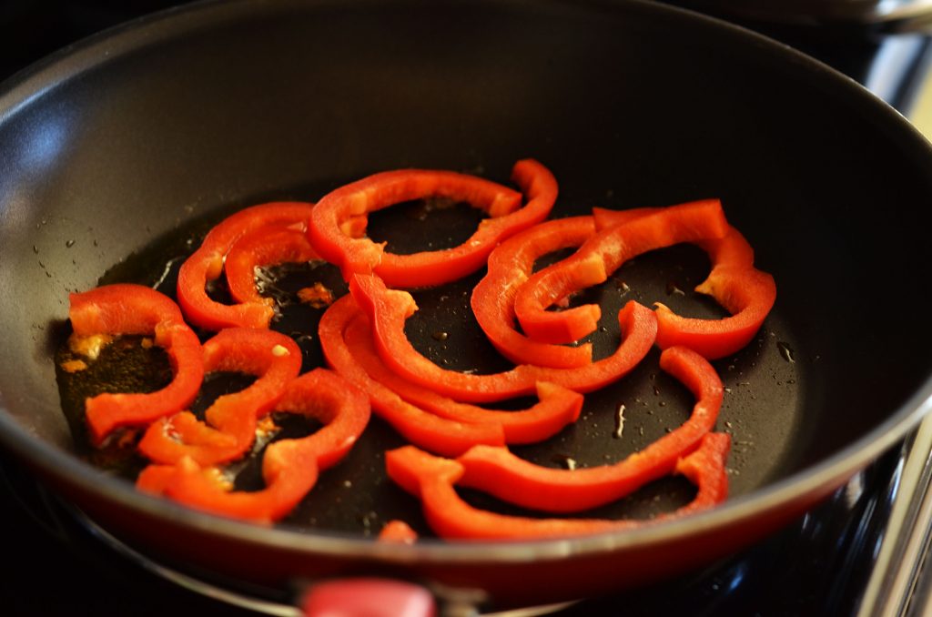Think steak, cheese and bell peppers tossed in creamy Rag&ugrave;&reg; Cheese Creations Classic Alfredo Sauce baked on French bread make up this Italian cheese steak french bread pizza. Life-in-the-Lofthouse.com