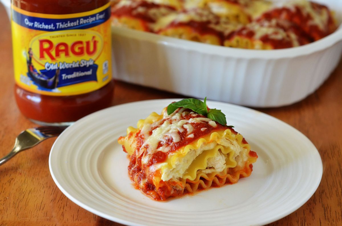 Margherita chicken lasagna rolls have everything you find in traditional lasagna- noodles, cheese, marinara and&nbsp;chicken. Life-in-the-Lofthouse.com