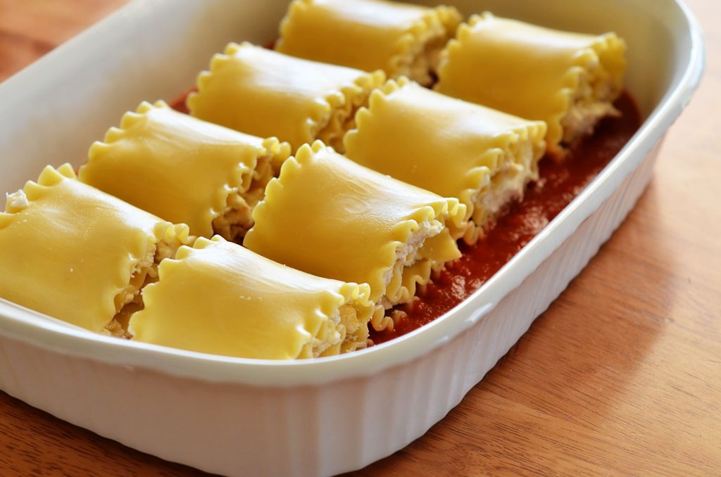 Margherita chicken lasagna rolls have everything you find in traditional lasagna- noodles, cheese, marinara and&nbsp;chicken. Life-in-the-Lofthouse.com