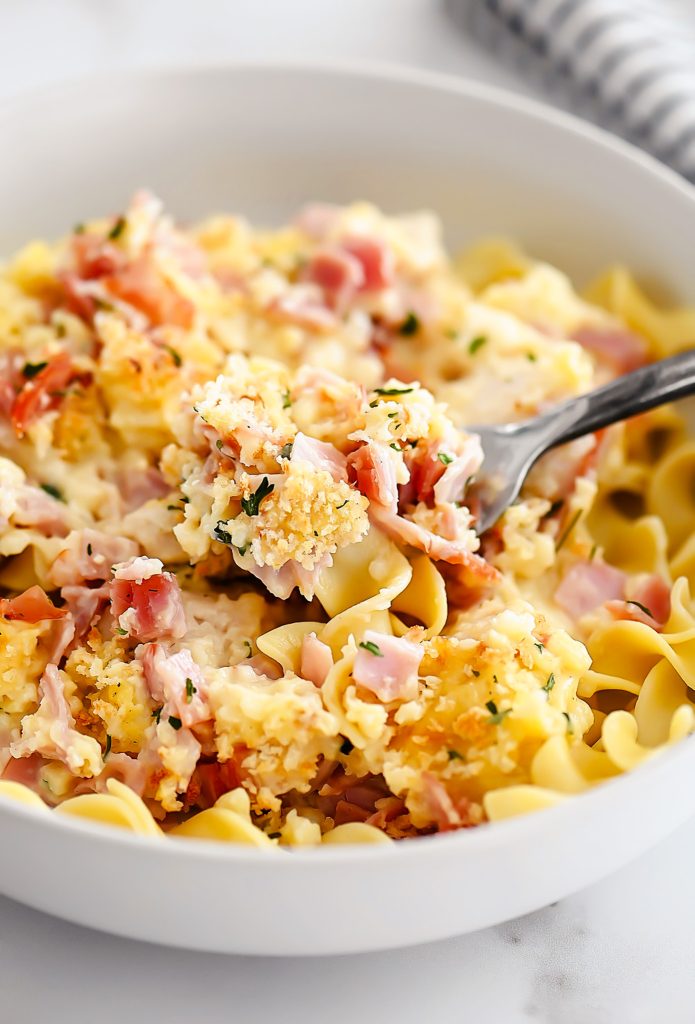 Chicken Cordon Bleu Casserole has all the flavors of traditional and delicious Chicken Cordon Bleu but in casserole form. Life-in-the-Lofthouse.com