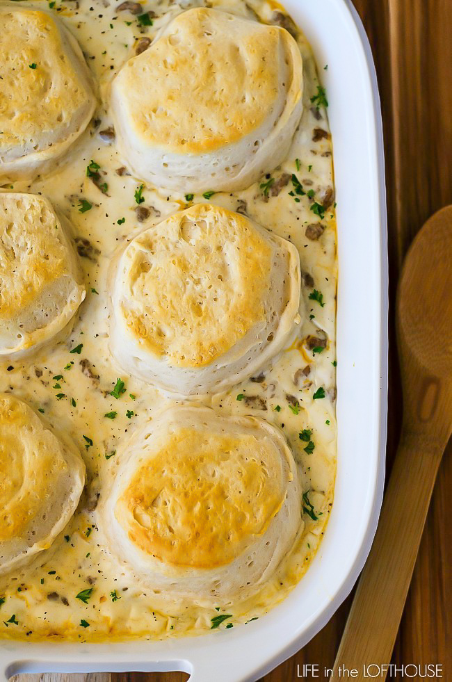 Biscuits and gravy casserole is a delicious breakfast with flaky biscuits that puff up and get golden over the sausage and creamy gravy. Life-in-the-Lofthouse.com
