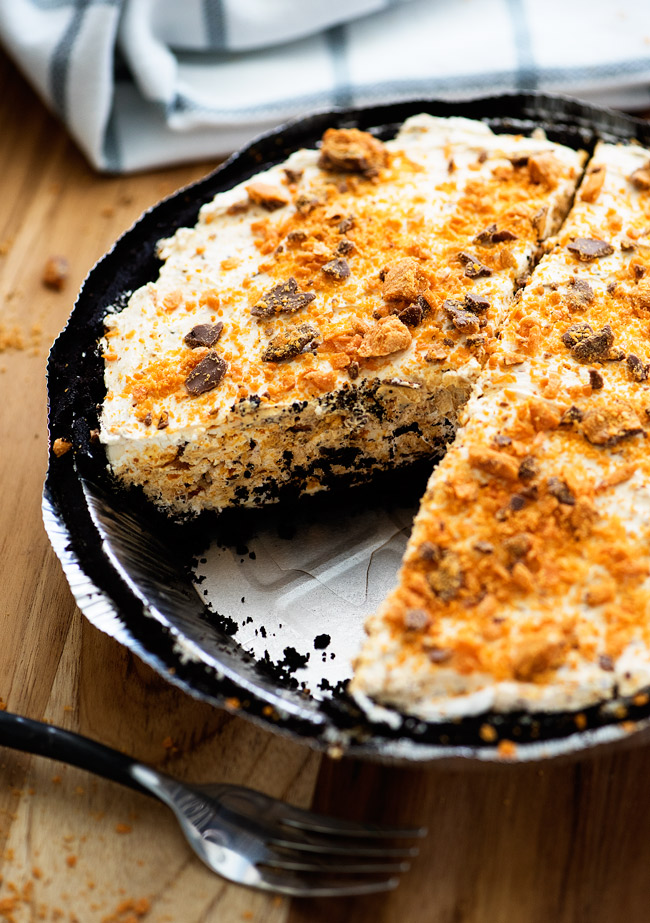 No-Bake Butterfinger Pie