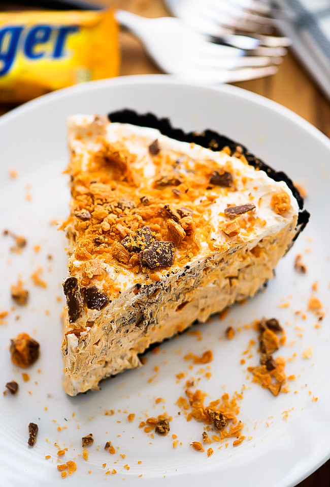 A creamy and delicious no-bake pie using Butterfinger candy bars. Life-in-the-Lofthouse.com
