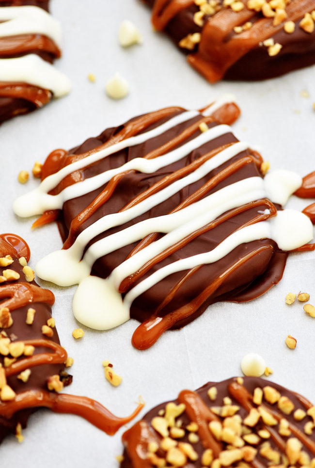 Caramel Apple Slices are dipped in chocolate and covered in caramel and chopped nuts. These apple treats are so delicious and simple to prepare!