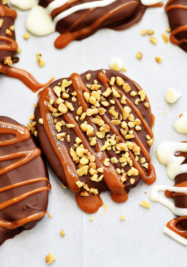 Caramel apple slices are slices of golden delicious apples that are drenched in chocolate, caramel and chopped nuts. Life-in-the-Lofthouse.com