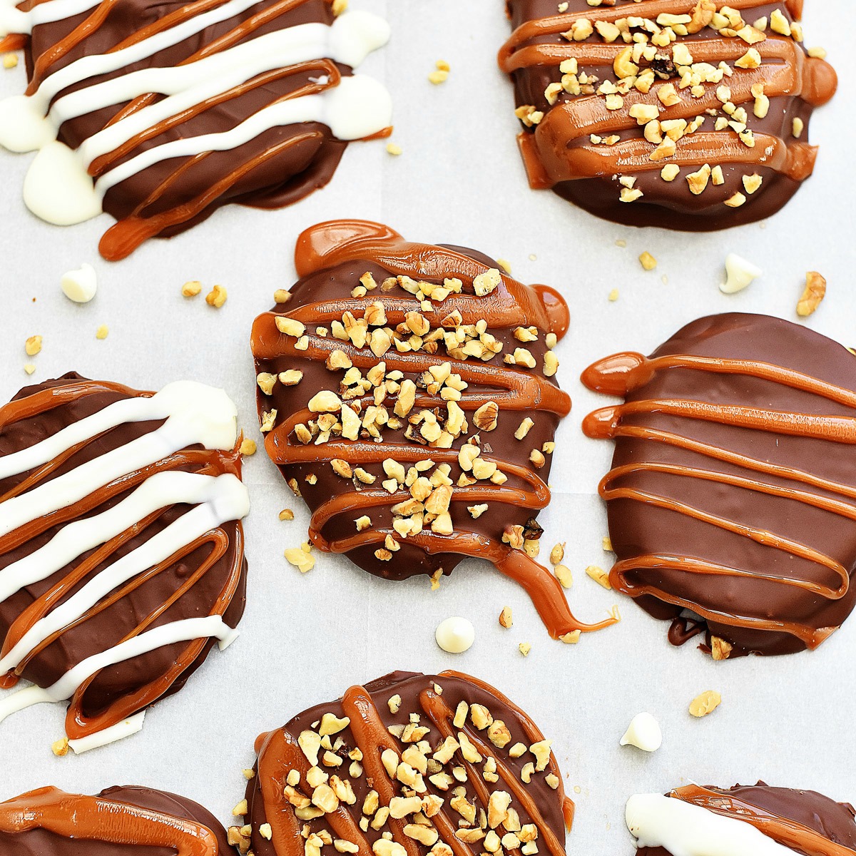 Caramel apple slices are slices of golden delicious apples that are drenched in chocolate, caramel and chopped nuts. Life-in-the-Lofthouse.com
