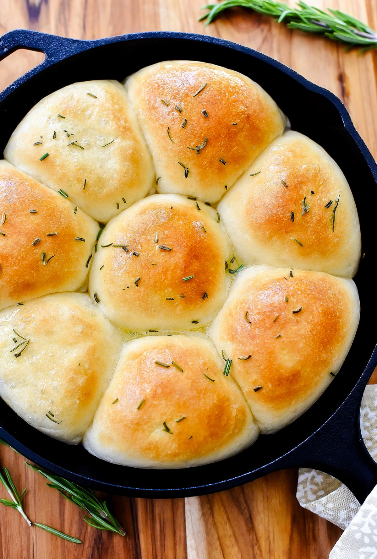 Easy Rosemary Rolls
