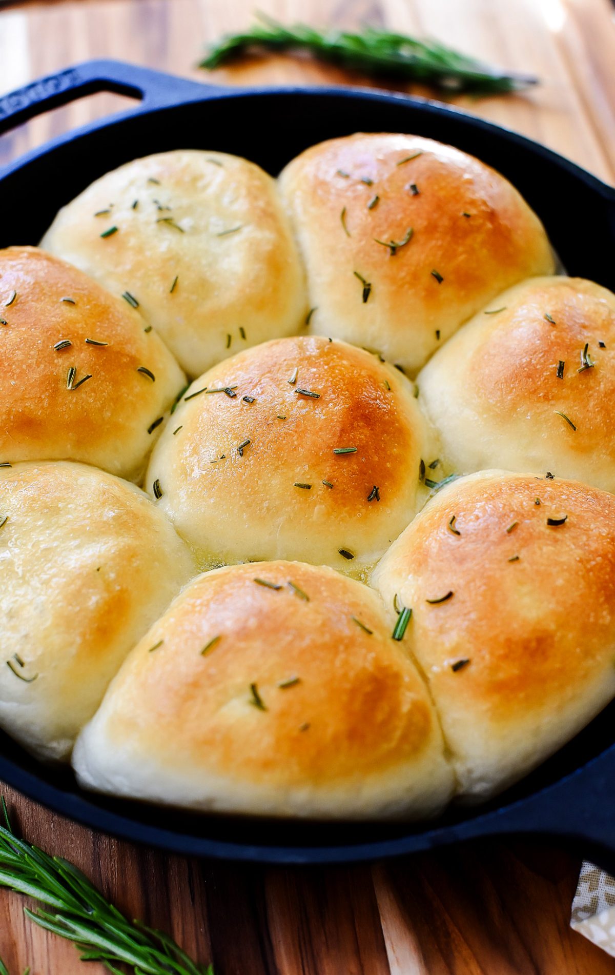 Easy Rosemary Rolls