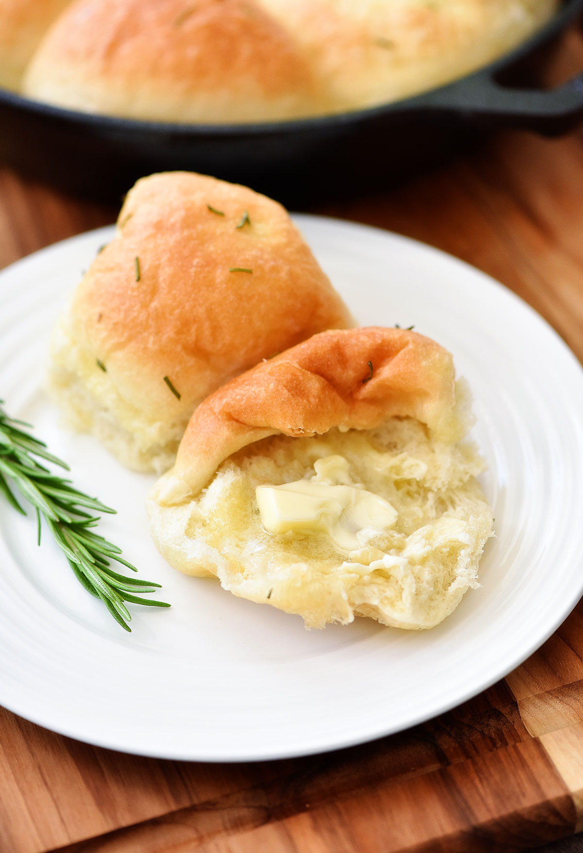 Easy Rosemary Rolls