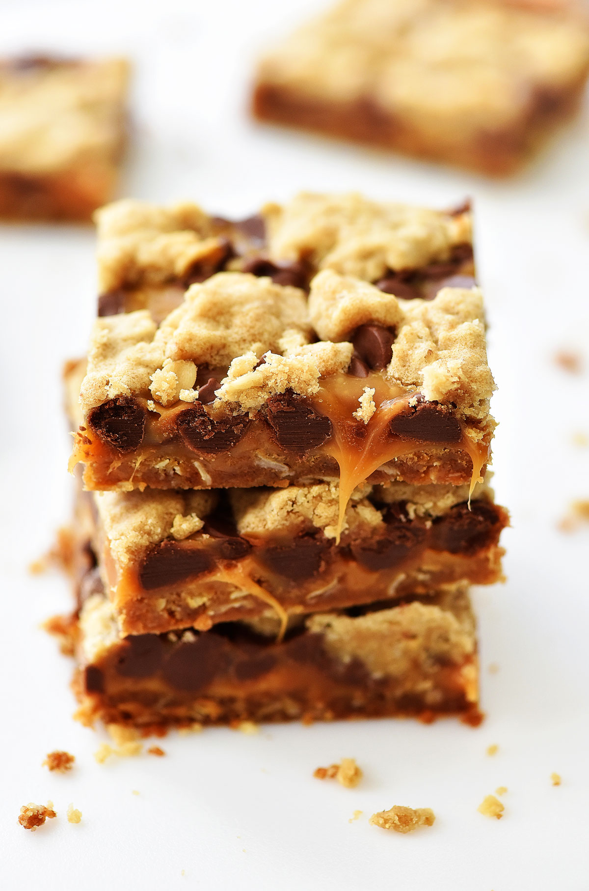 These Binge Bars have an oatmeal cookie crust with chocolate and caramel layers. Life-in-the-Lofthouse.com