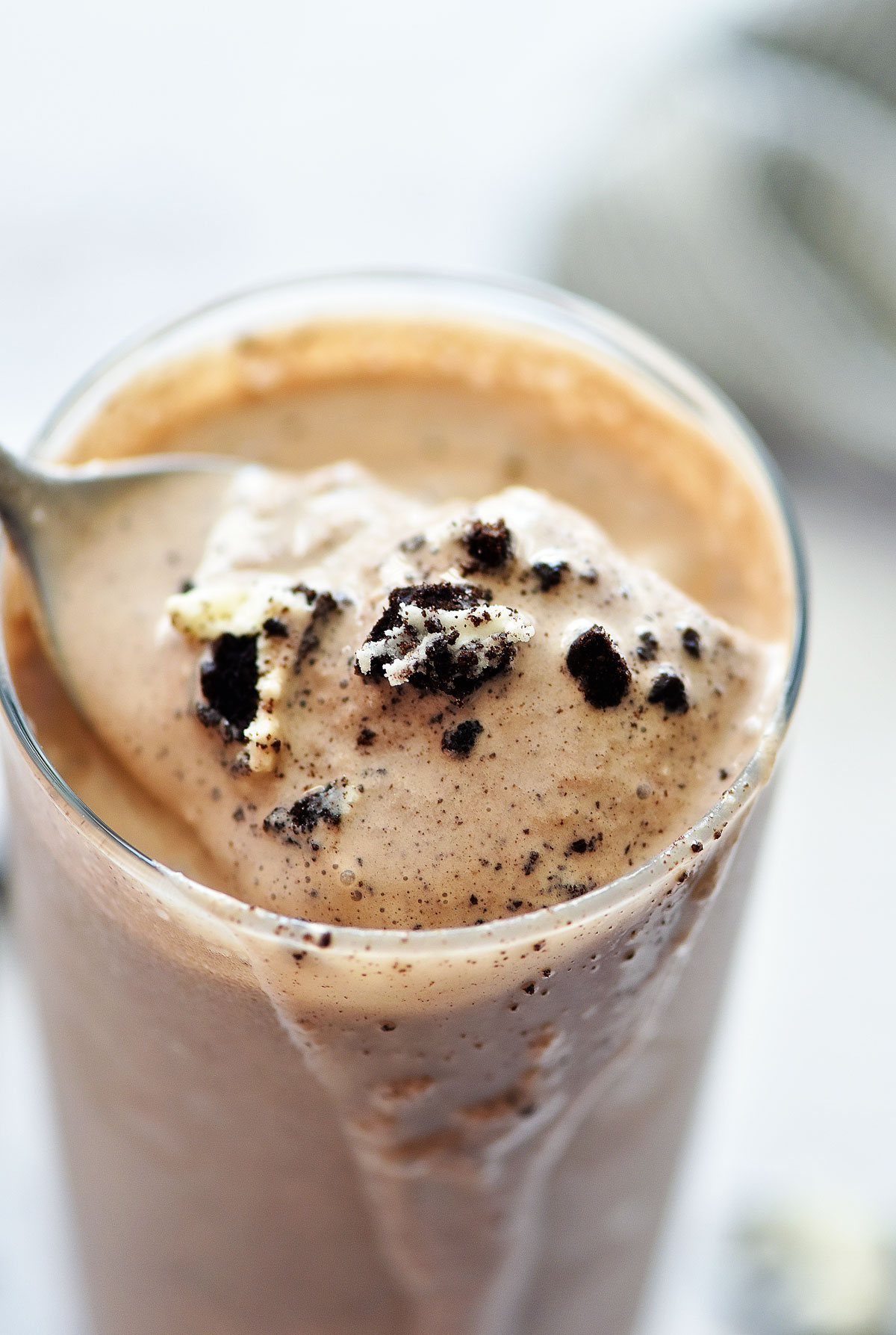 Oreo Milkshakes are a classic treat made with vanilla ice cream, Oreo cookies and hot fudge. Life-in-the-Lofthouse.com
