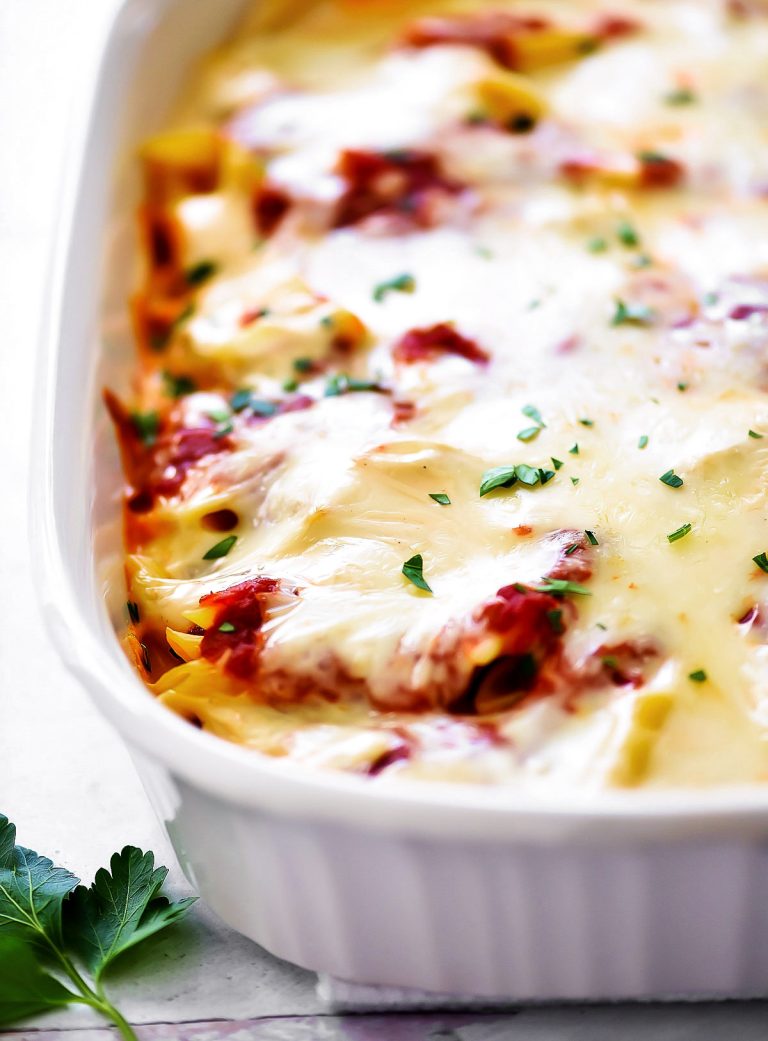 Red and White pasta is a delicious combination of Alfredo and spaghetti sauce with Penne noodles and lots of Mozzarella cheese. Life-in-the-Lofthouse.com