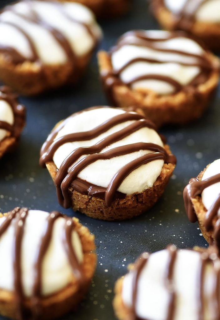 S'mores Cups are graham cracker crusts filled with marshmallow and chocolate. Life-in-the-Lofthouse.com