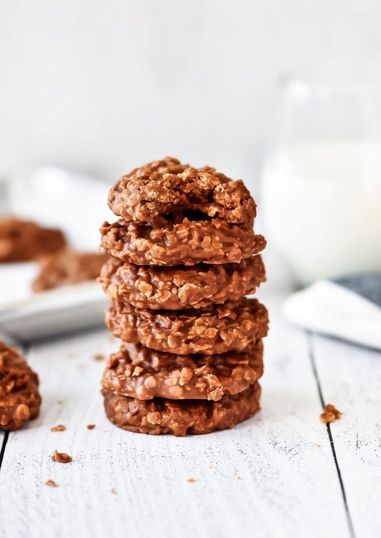These No Bake Cookies are filled with chocolate, peanut butter, oats and more! Life-in-the-Lofthouse.com