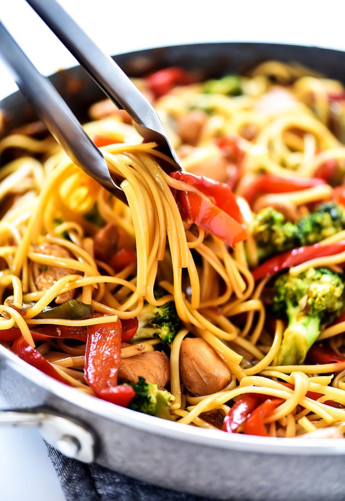 Szechuan Chicken pasta is loaded with flavor from the Teriyaki gourmet sauce, grilled chicken and veggies. Life-in-the-Lofthouse.com