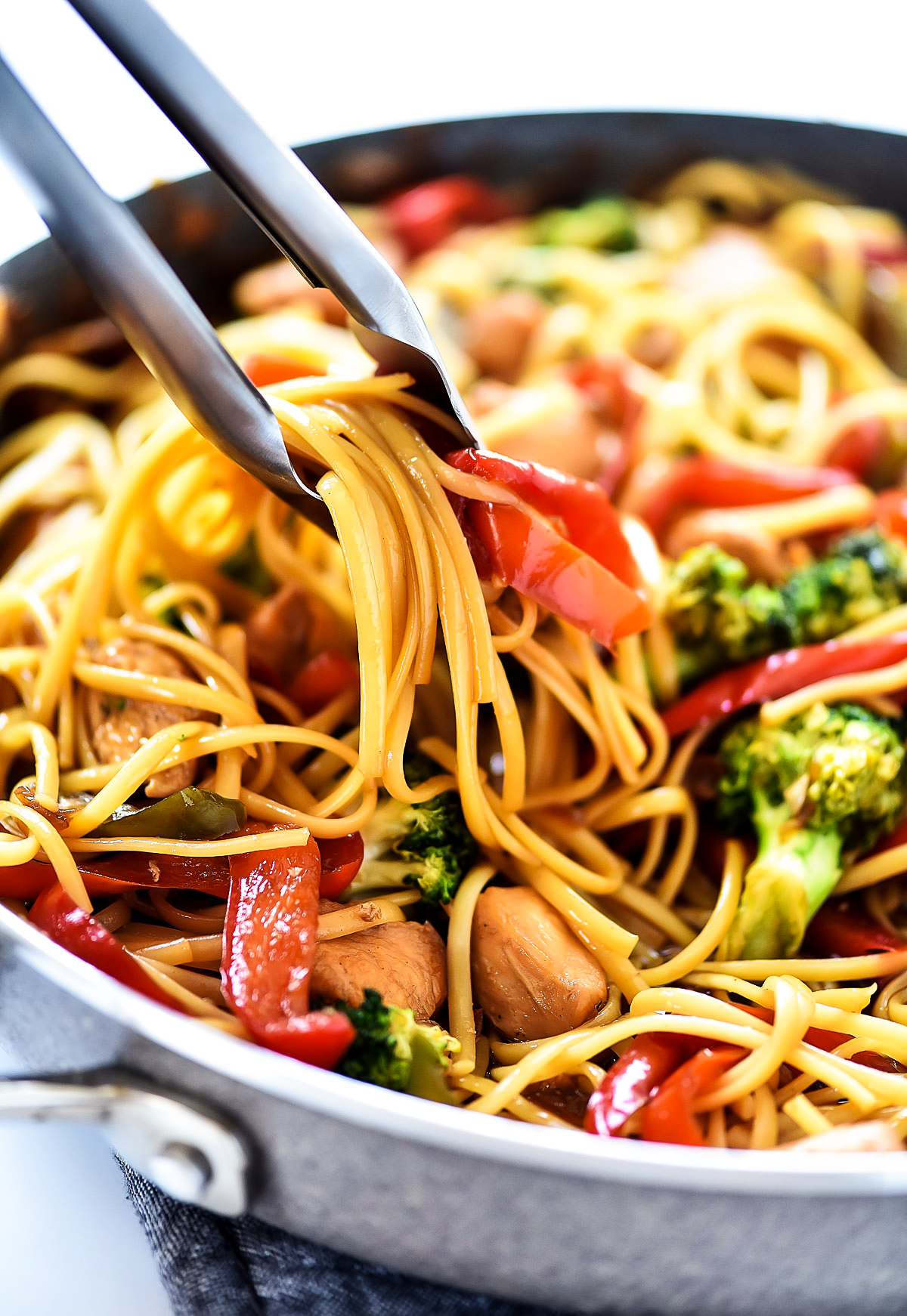 Szechuan Chicken pasta is loaded with flavor from the Teriyaki gourmet sauce, grilled chicken and veggies. Life-in-the-Lofthouse.com