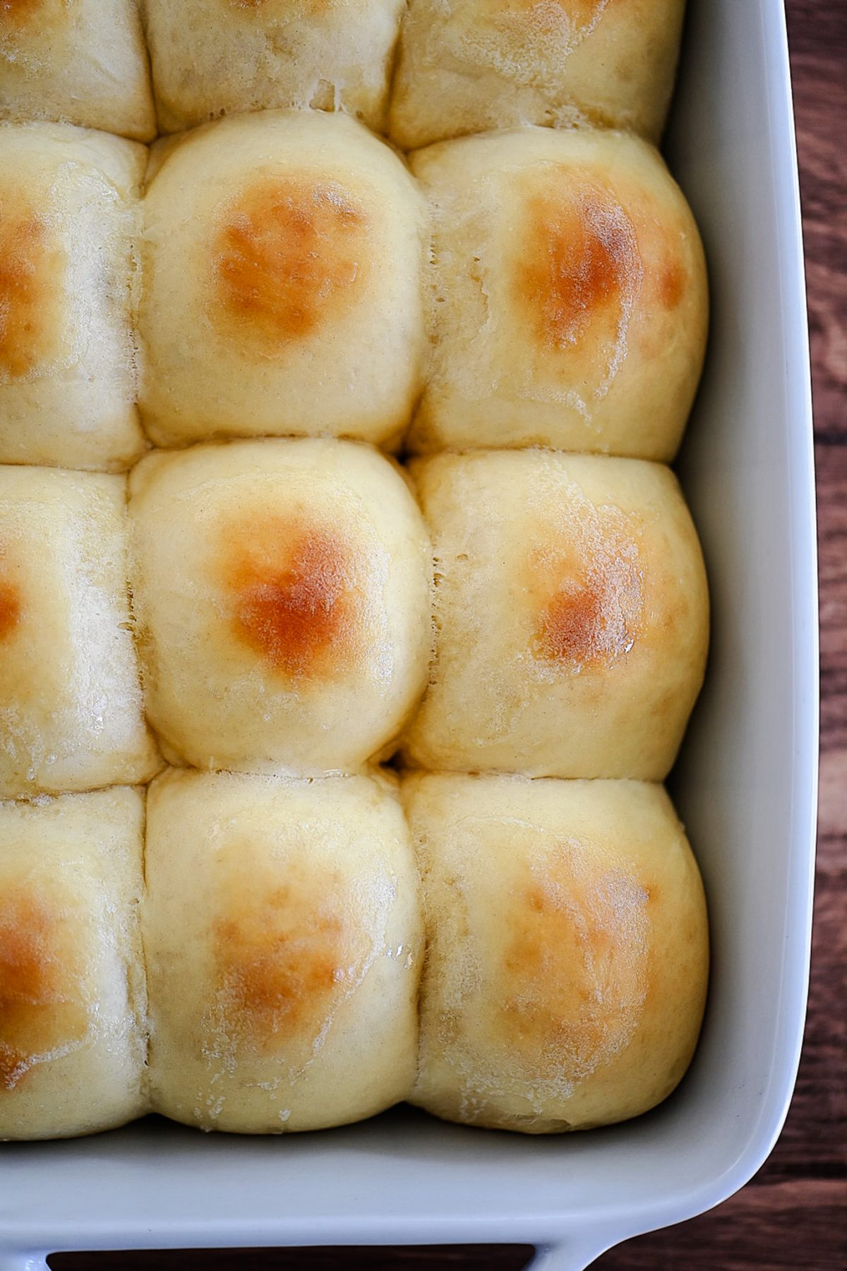The Best Dinner Rolls are buttery, soft rolls that make the perfect addition to dinner. Life-in-the-Lofthouse.com