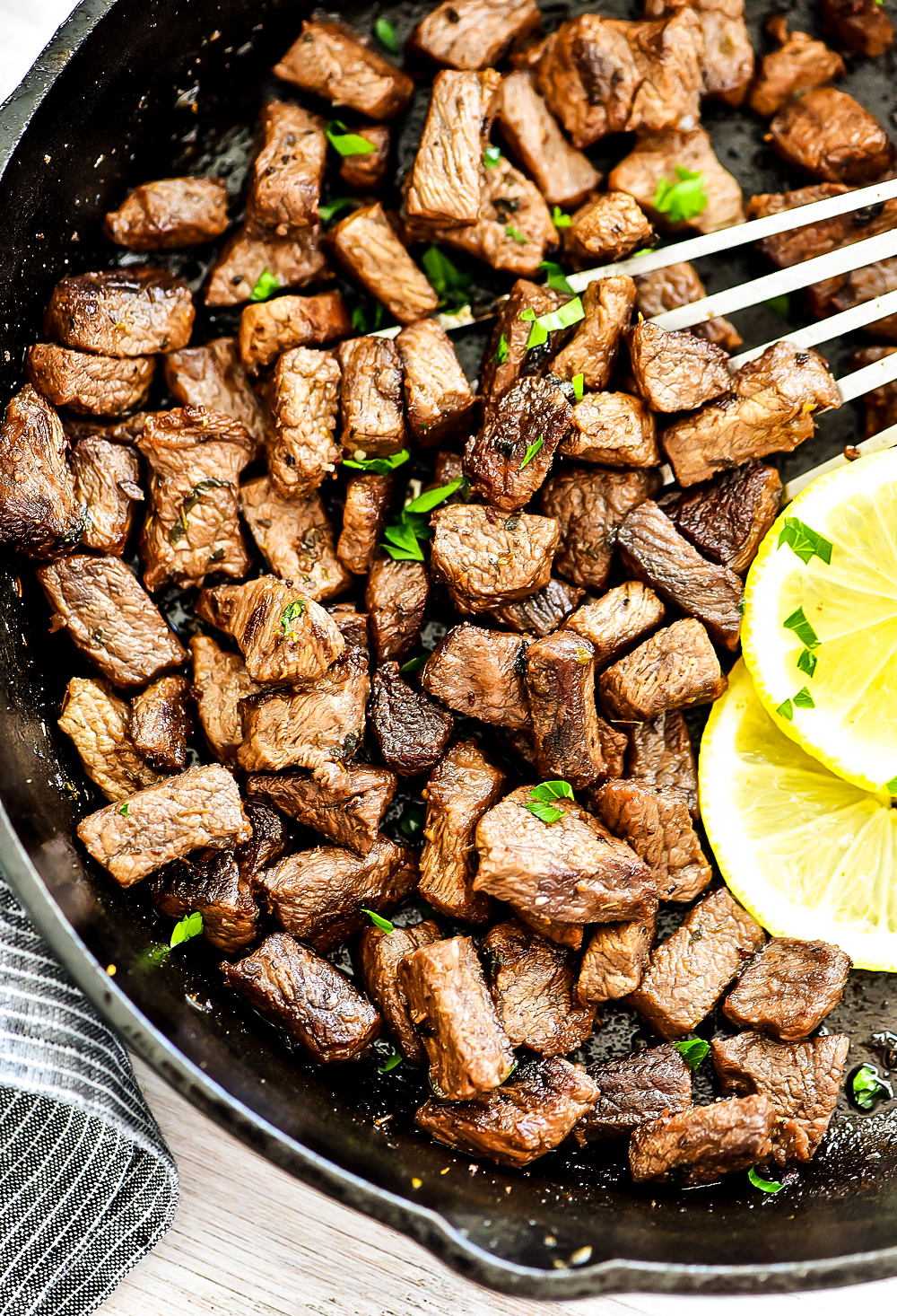 Lemon Garlic Steak Bites are tender and juicy pieces of steak packed with lemon and garlic flavors. Life-in-the-Lofthouse.com
