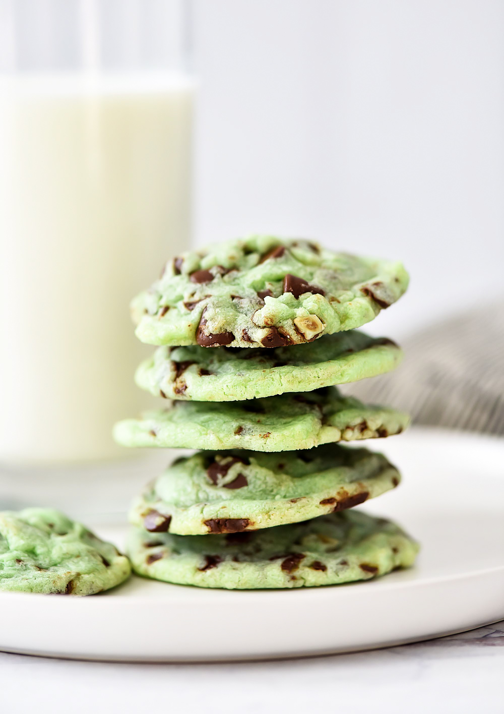 Mint Chocolate Chip Cookies are delicious, soft cookies full of mint flavor and chocolate chips. Life-in-the-Lofthouse.com