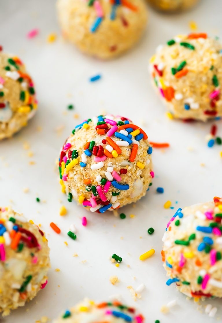 Cake Pop Protein Bites are bite-size protein balls that taste like cake batter. Life-in-the-Lofthouse.com