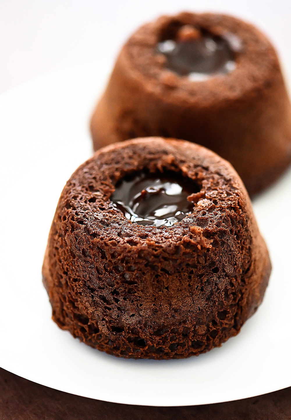 Easy&nbsp;Chocolate Lava Cakes are mini cakes with a warm center of hot fudge, topped with a&nbsp;big scoop of vanilla ice cream&nbsp;and then drenched in magic shell. Life-in-the-Lofthouse.com