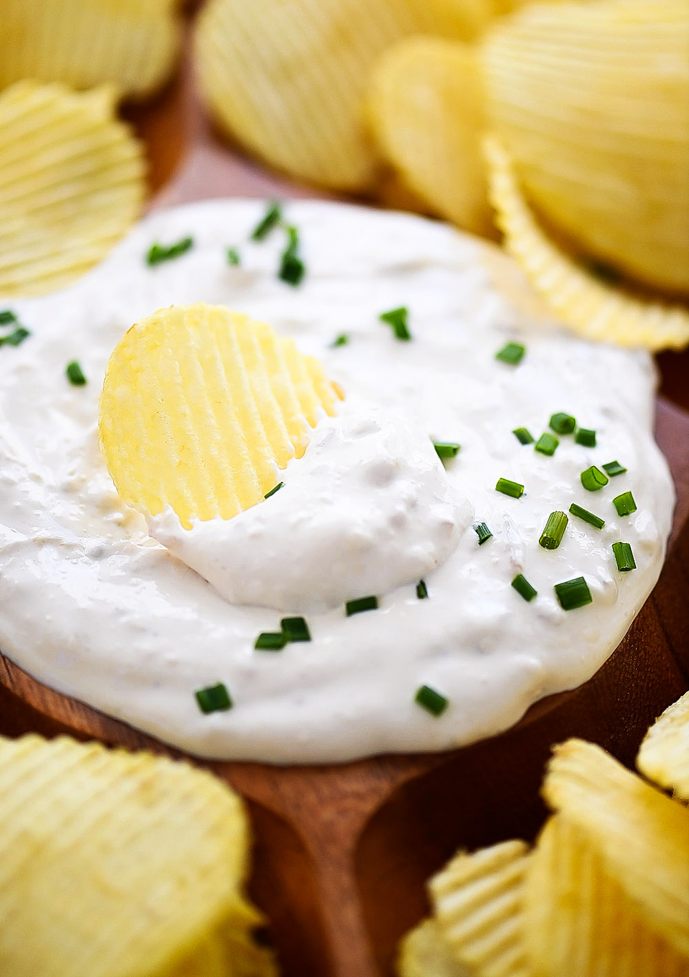 French Onion Dip is a creamy dip bursting with onion flavor. Life-in-the-Lofthouse.com