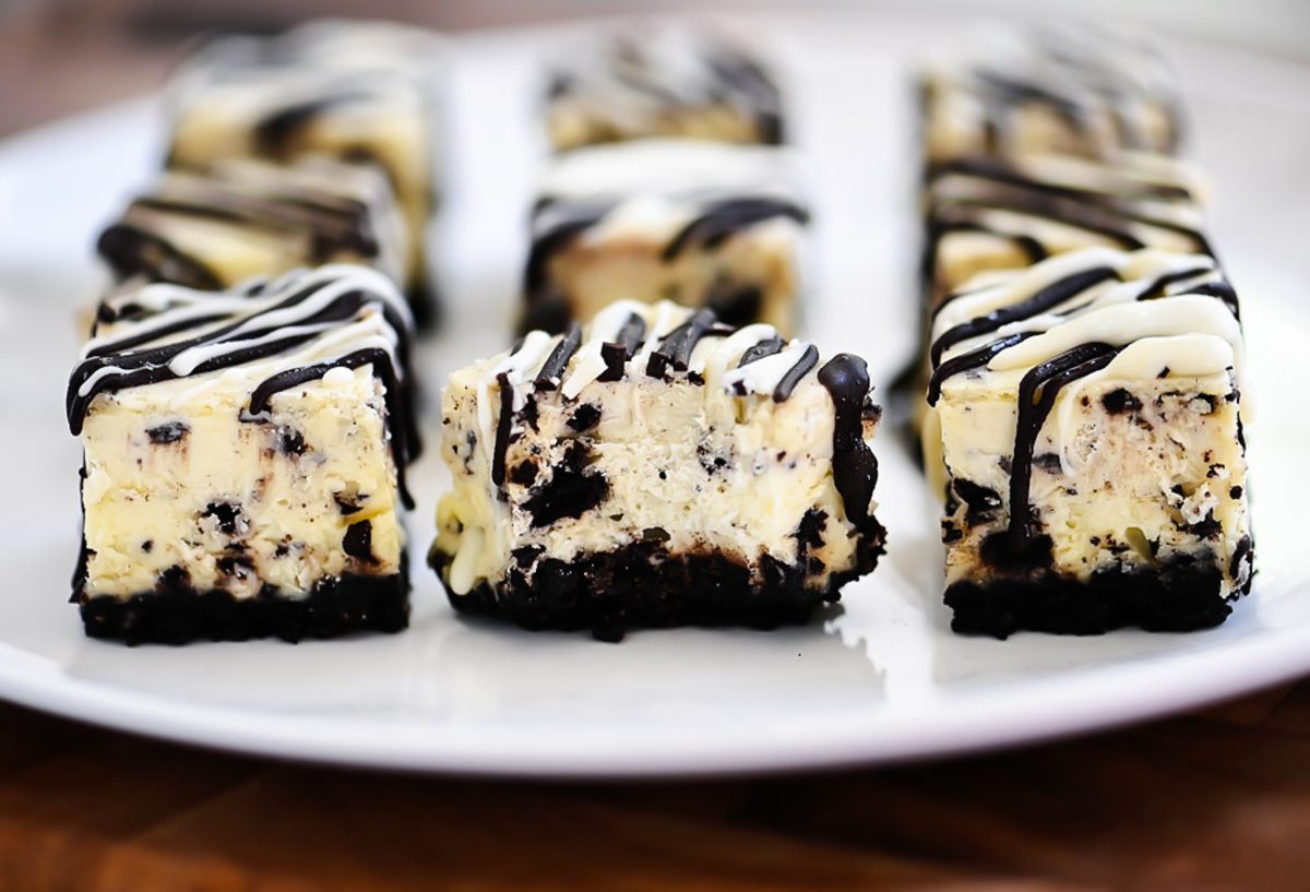 Oreo cheesecake bites are a delicious bite size dessert with an Oreo cookie base and a drizzling of chocolate candy coating. Life-in-the-Lofthouse.com