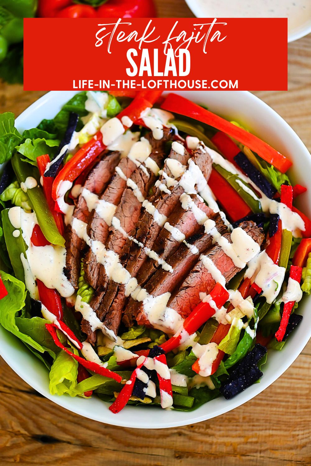 Fajita salad with steak