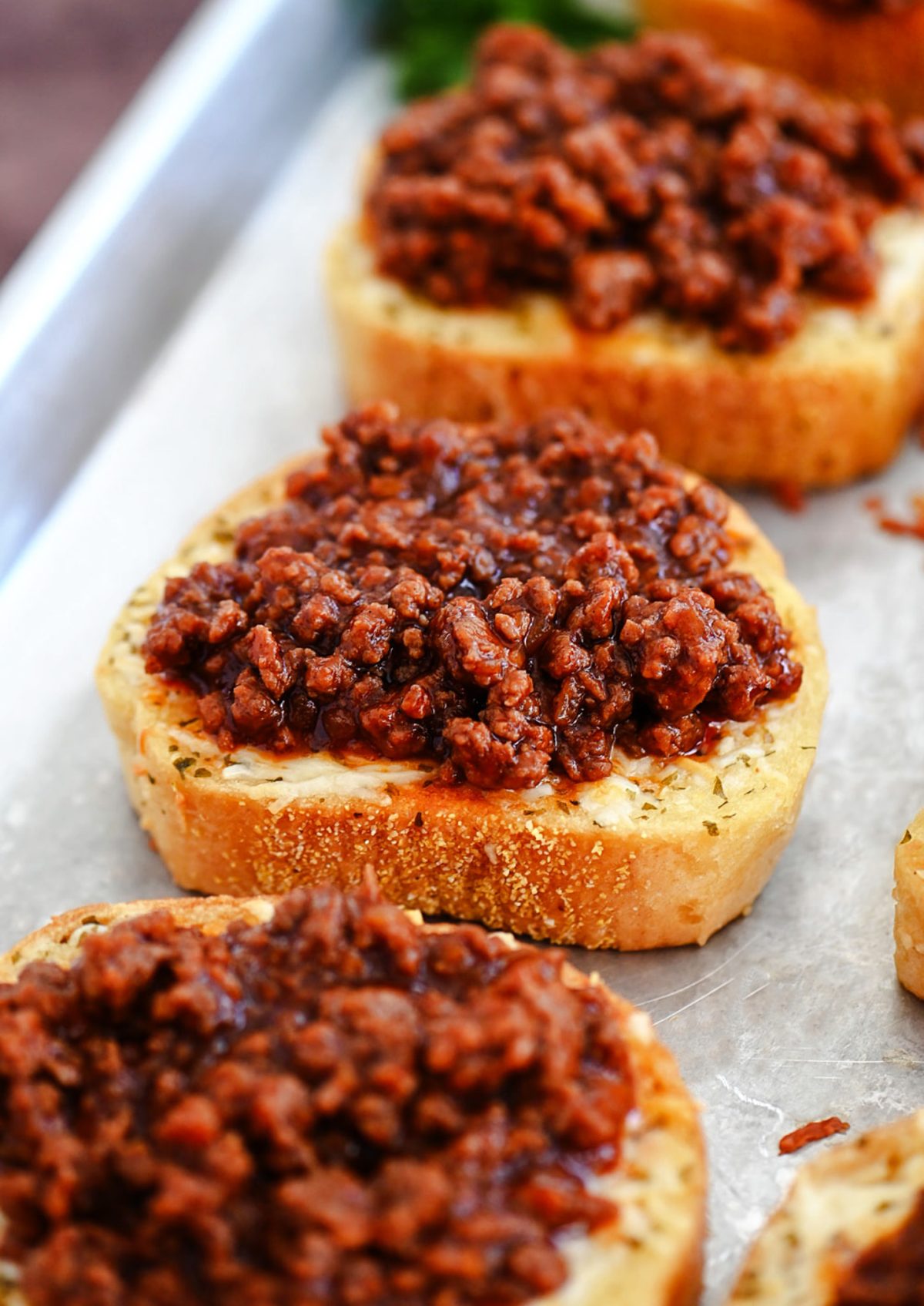 Sloppy Joes on Texas Toast Garlic Breads