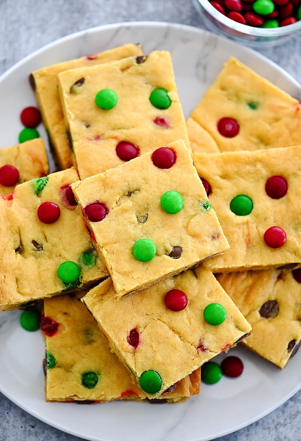 Cake Mix Cookie Bars&nbsp;are soft, chewy and loaded with chocolate chips and M&M's. Life-in-the-Lofthouse.com